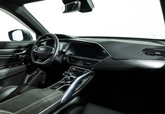 Подержанный автомобиль Geely Tugella 2023 года (9 фото)