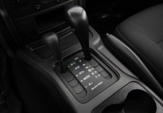 Подержанный автомобиль Jeep Grand Cherokee 2004 года (14 фото)