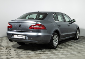 Подержанный автомобиль Skoda Superb Liftback 2011 года (5 фото)