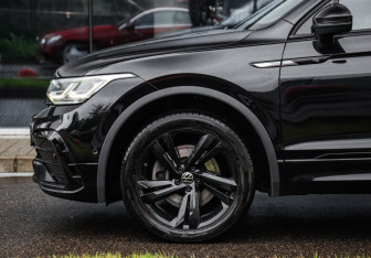 Подержанный автомобиль Volkswagen Tiguan 2021 года (10 фото)