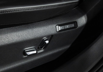 Подержанный автомобиль Hongqi HS5 2023 года (16 фото)