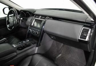 Подержанный автомобиль Land Rover Discovery 2017 года (12 фото)