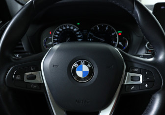 Подержанный автомобиль BMW X3 2019 года (17 фото)