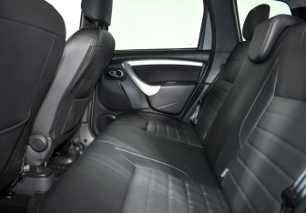 Подержанный автомобиль Nissan Terrano 2015 года (12 фото)