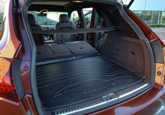 Подержанный автомобиль Porsche Cayenne 2012 года (37 фото)