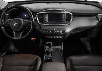 Подержанный автомобиль Kia Sorento 2017 года (12 фото)
