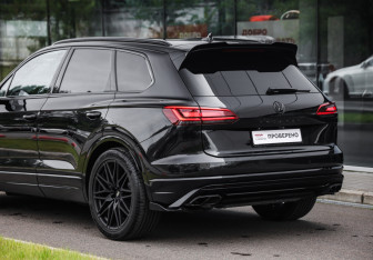Подержанный автомобиль Volkswagen Touareg 2021 года (11 фото)