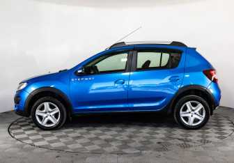 Подержанный автомобиль Renault Sandero 2015 года (8 фото)