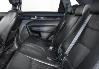 Подержанный автомобиль Kia Sorento 2016 года (12 фото)