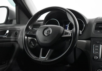 Подержанный автомобиль Skoda Yeti 2014 года (16 фото)