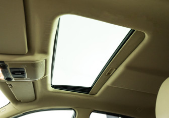 Подержанный автомобиль BMW X6 2013 года (15 фото)