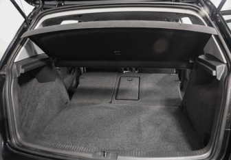 Подержанный автомобиль Volkswagen Golf Hatchback 2011 года (23 фото)