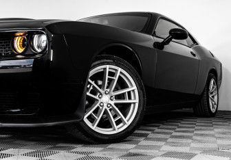 Подержанный автомобиль Dodge Challenger 2020 года (2 фото)