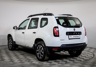 Подержанный автомобиль Renault Duster 2016 года (7 фото)