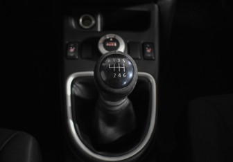 Подержанный автомобиль Nissan X-Trail 2008 года (17 фото)