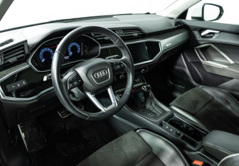 Подержанный автомобиль Audi Q3 2020 года (11 фото)