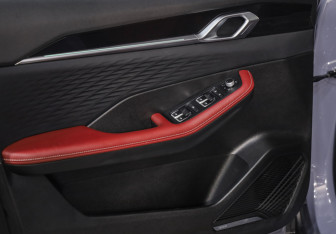 Подержанный автомобиль Geely Coolray 2023 года (23 фото)