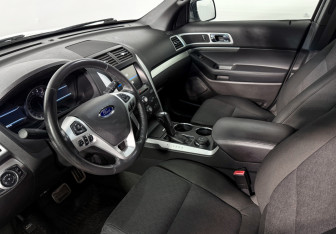 Подержанный автомобиль Ford Explorer 2014 года (9 фото)