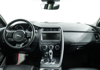 Подержанный автомобиль Jaguar E-Pace 2019 года (13 фото)
