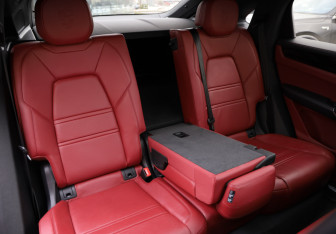 Подержанный автомобиль Porsche Cayenne 2022 года (29 фото)