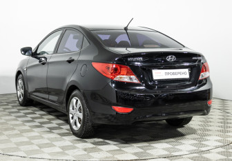 Подержанный автомобиль Hyundai Solaris Sedan 2012 года (7 фото)