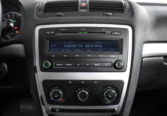 Подержанный автомобиль Skoda Octavia Liftback 2011 года (16 фото)