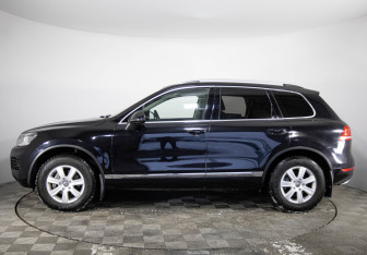 Подержанный автомобиль Volkswagen Touareg 2011 года (7 фото)