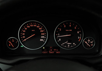 Подержанный автомобиль BMW X3 2013 года (28 фото)