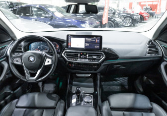 Подержанный автомобиль BMW X3 2022 года (14 фото)