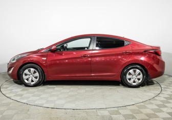 Подержанный автомобиль Hyundai Elantra Sedan 2015 года (8 фото)
