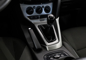 Подержанный автомобиль Ford Focus Hatchback 2014 года (13 фото)