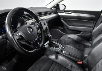 Подержанный автомобиль Volkswagen Passat Sedan 2018 года (9 фото)