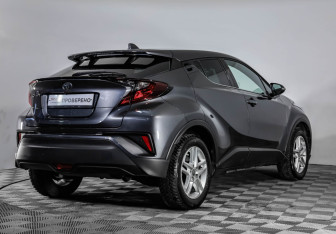 Подержанный автомобиль Toyota C-HR 2021 года (5 фото)