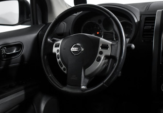 Подержанный автомобиль Nissan X-Trail 2010 года (15 фото)