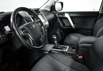 Подержанный автомобиль Toyota Land Cruiser Prado 2019 года (8 фото)