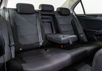 Подержанный автомобиль Volkswagen Jetta Sedan 2016 года (24 фото)