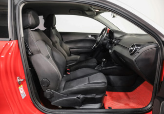 Подержанный автомобиль Audi A1 2012 года (19 фото)