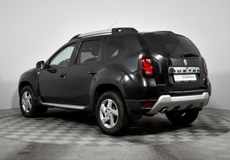 Подержанный автомобиль Renault Duster 2016 года (7 фото)