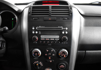 Подержанный автомобиль Suzuki Grand Vitara 2008 года (13 фото)