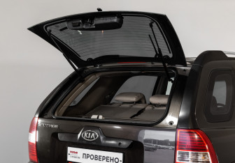 Подержанный автомобиль Kia Sportage 2006 года (17 фото)