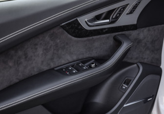Подержанный автомобиль Audi Q7 2019 года (25 фото)
