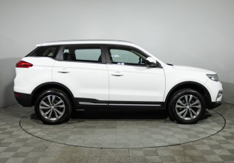 Подержанный автомобиль Geely Atlas 2021 года (4 фото)