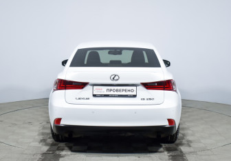 Подержанный автомобиль Lexus IS Sedan 2014 года (6 фото)