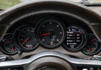 Подержанный автомобиль Porsche Cayenne 2017 года (13 фото)