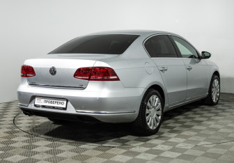Подержанный автомобиль Volkswagen Passat Sedan 2012 года (5 фото)