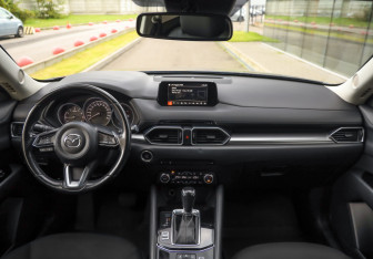 Подержанный автомобиль Mazda CX-5 2018 года (11 фото)