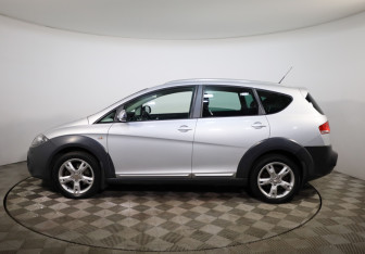 Подержанный автомобиль SEAT Altea 2012 года (8 фото)