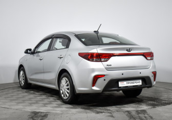 Подержанный автомобиль Kia Rio Sedan 2018 года (7 фото)