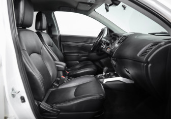 Подержанный автомобиль Mitsubishi ASX 2013 года (19 фото)