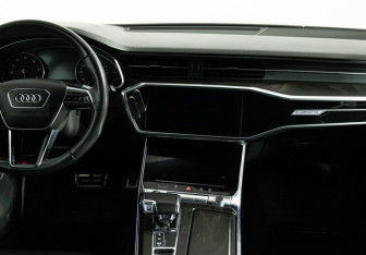 Подержанный автомобиль Audi A7 2018 года (14 фото)